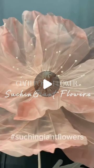 How To Make Big Flowers Diy, Large Fabric Flowers, Diy Giant Fabric Flowers, How To Make Silk Flowers, Huge Flowers, Giant Fabric Flowers, Fabric Flower Wreath, Giant Flowers Wedding Diy, Organza Flowers How To Make