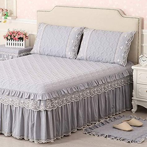 Classic Bedroom Furniture, Lace Bedspread, Luxury Bedspreads, Sheet Bed, Quilted Bed, Bed Cover Design, Designer Bed Sheets, Designer Bed, Embroidered Bedding