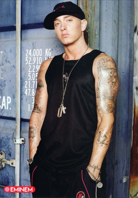 so in love with eminem!!!!!!!!!! Rose Tattoo Black, Eminem Tattoo, Bad Meets Evil, Marshall Eminem, New Eminem, The Slim Shady, The Eminem Show, Eminem Wallpapers, Real Slim Shady