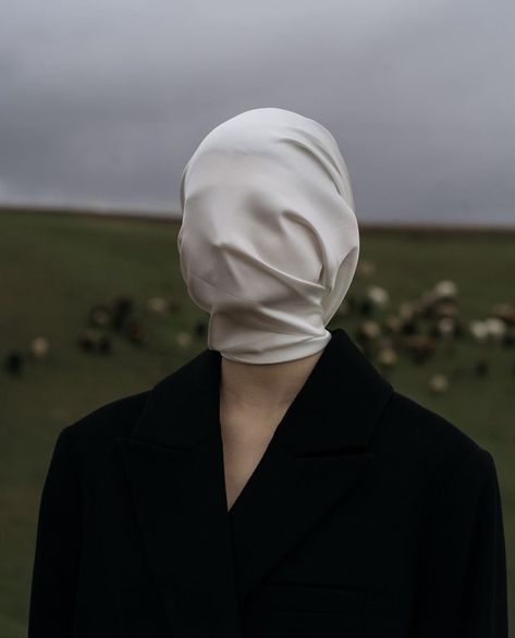 Mask Photography Portraits, Surrealism Photo, Freedom Aesthetic, Freedom Photography, Photo Halloween, René Magritte, Concept Photography, Surrealism Photography, Conceptual Photography