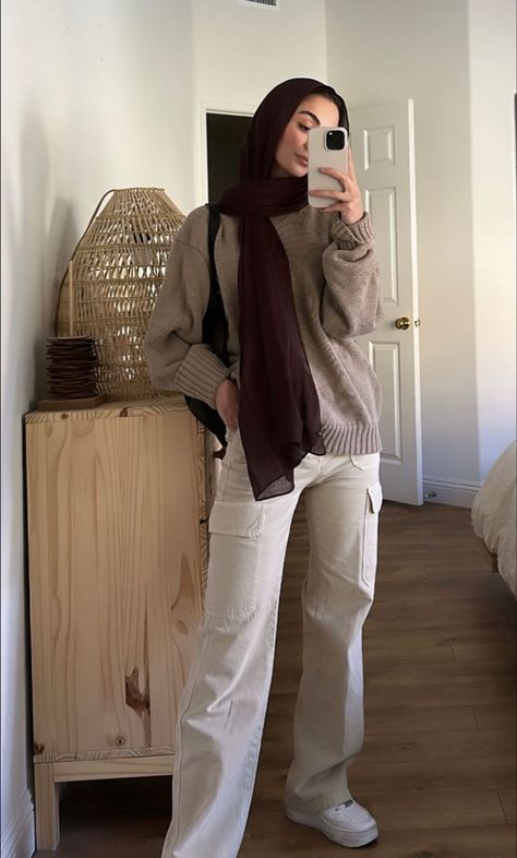 Hijabi Minimalist Style, Malaysian Hijab Outfit, Hijabi Sweater Outfit, Hijab College Outfit, Uni Outfits Hijab, Hijabi Uni Outfits, Hijab University Outfit, Modest Uni Outfits, Hijabi College Outfits