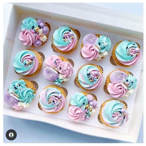 #mermaidcupcake #mermaidcake #mermaidparty #ariel #underthesea #pastelparty Gabbys Dollhouse Birthday Cupcakes, Gabby's Dollhouse Cupcakes, Gabby Dollhouse Cupcakes, Pastel Cupcakes Birthday, Girly Cupcakes Birthday, Mermaid Cupcakes Ideas, Girls Birthday Cupcakes, Gabbys Dollhouse Cake, Aurora Cake