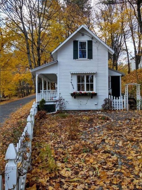 Midwest House, Cute House, Dream House Exterior, House Goals, Cozy Cottage, Pretty House, Cottage Homes, Little House, House Inspo