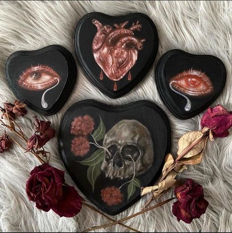 Goth Vanity Decor, Goth Arts And Crafts, Killstar Decor, Gothic Wall Decor Ideas, Goth Clay Ideas, Goth Bathroom Ideas, Goth Art Drawing, Goth Home Decor Diy, Goth Painting Ideas