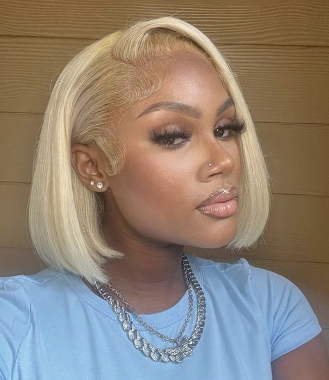 Short Blonde Wig Hairstyles, Blond Bob Wig, Bob Hairstyles Blonde, Chocolate Blonde, Sleek Bob Hairstyles, Colored Bobs, Blonde Bangs, Short Red Hair, Blonde Bob Wig