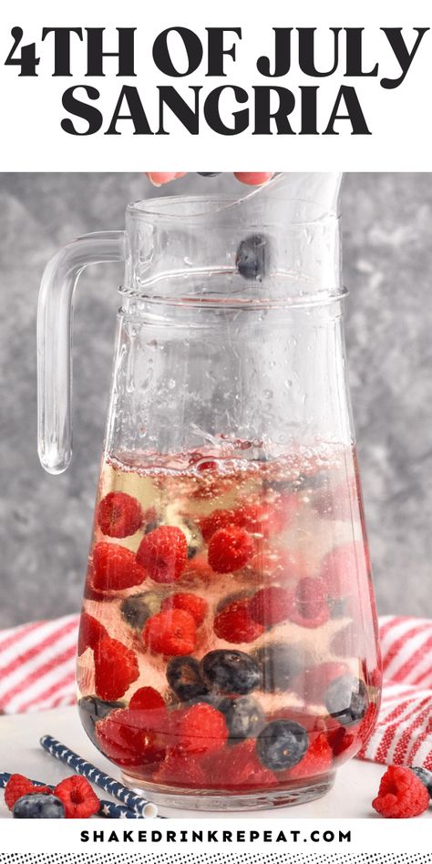 Sangria Recipes 4th Of July, July 4th Sangria Recipes, 4th Of July Sangria Recipes, White Wine Sangria Recipe Summer, Fourth Of July Punch, Patriotic Sangria, Fourth Of July Sangria, July 4th Drinks, 4th Of July Sangria