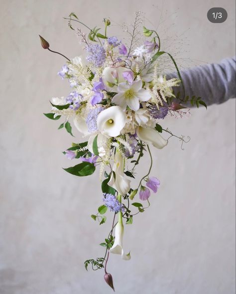 Modern Cascade Bouquet, Calla Lily Bouquets, Whimsical Bouquet Bridal, Hanging Bouquet Wedding, Buket Wedding, Green Flower Wedding, Bouquet With Calla Lilies, Bridal Bouquet Calla Lillies, May Bouquet