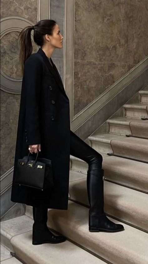 Riding Boot Outfits, Mode Mantel, Chique Outfit, Paris Mode, Corporate Outfits, Mode Design, All Black Outfit, Mode Inspo, Looks Chic