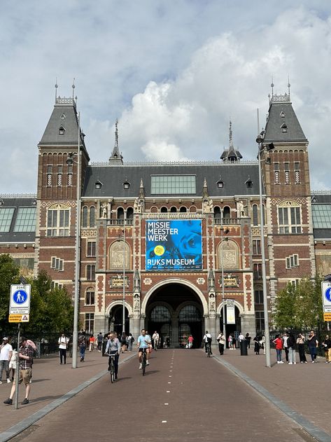 Amsterdam: Museumplein and the Rijksmuseum The Jewish Bride, Travel Netherlands, City Square, Dutch Golden Age, Canal House, Love Learning, Van Gogh Museum, Netherlands Travel, Johannes Vermeer