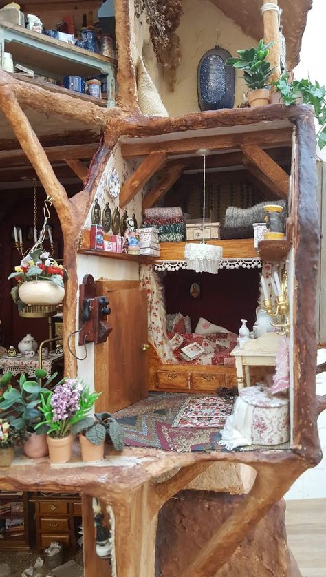 Old Fashioned Doll House, Fairy Home, Mouse House, Mini Doll House, Doll House Crafts, Dolls House Interiors, Miniature Diy, Diy Crafts To Do, Miniature Houses