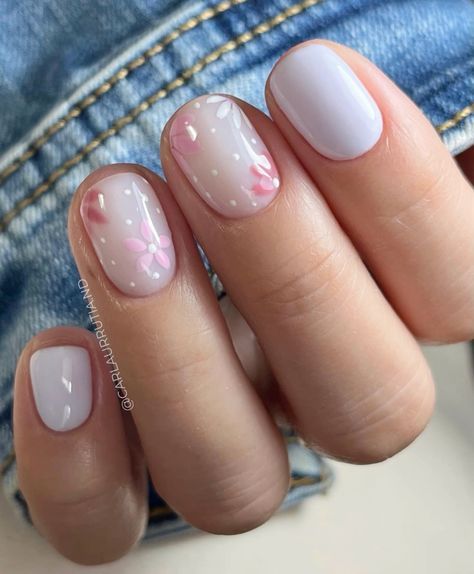 Beige Nails Inspiration, Flowers Nails Design, Spring Inspired Nails, Pastel Tips, Flowers Nails, Unghie Sfumate, Beige Flowers, Pink Gel Nails, May Nails