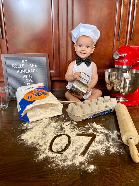 Baby Chef Photo, 8 Month Baby, Chef Party, Baby Milestones Pictures, Baby Print Art, Baby Christmas Photos, Monthly Pictures, Monthly Baby Pictures, Monthly Baby Photos