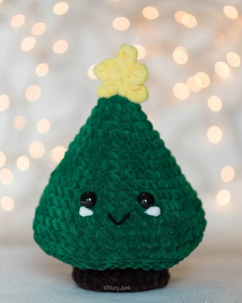 Crochet Christmas Tree Amigurumi, Christmas Arigumi Crochet, Crochet Christmas Tree Plush, No Sew Christmas Amigurumi, Amigurumi Christmas Tree Free Pattern, Christmas Tree Amigurumi Free Pattern, Easy Christmas Amigurumi Free Pattern, Crochet Christmas Gifts For Kids, Easy Crochet Christmas Tree Pattern