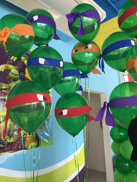 Ninja Turtle Halloween Party, Tmnt Table Decor, Ninja Turtles Party Games, Ninja Turtle Snack Ideas, Ninja Turtles First Birthday, Ninja Turtle Table Decorations, Tmnt Centerpiece Ideas, Ninja Turtle Themed Birthday Party, Ninja Turtles Birthday Decorations