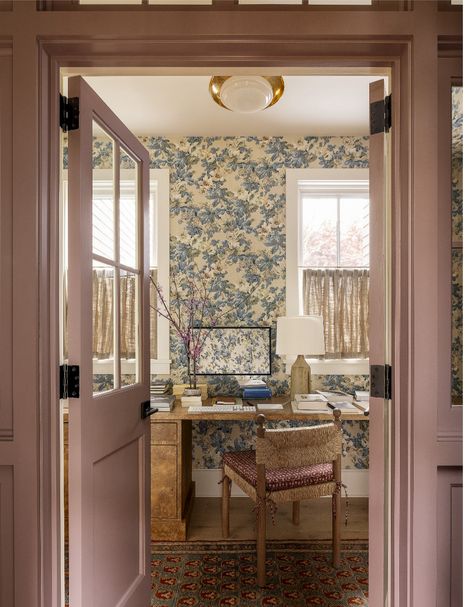 Heidi Caillier, Vermont House, Spec House, Nancy Meyers, Country Interior, Paint Wallpaper, Hamptons House, Office Workspace, East Hampton