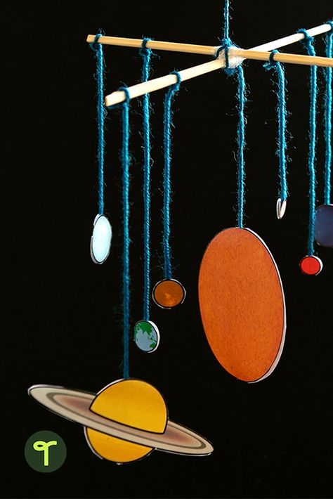 Our favorite solar system teaching resources for elementary: Solar system mobiles, space activities, and more! Solar System Reggio Emilia, Solar System Craft, Solar System Mobile, Solar System Project, Home Sweet Homeschool, Dream Catcher For Kids, Solar System Activities, Diy Solar System, Space Lessons