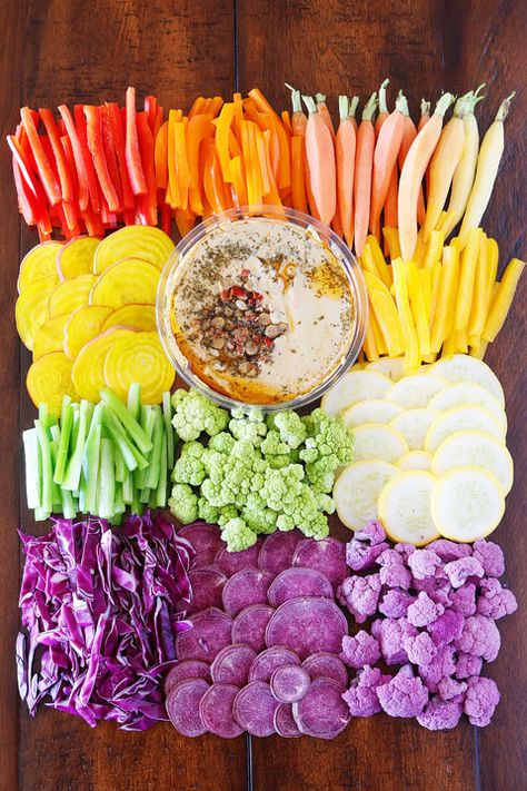 Everyone will love this fun Rainbow Vegetable Tray! Perfect for taking to a party! Rainbow Vegetables, Lasagna Cups, Vegetable Appetizers, Healthy Appetizer, Vegetable Tray, Rainbow Food, Veggie Tray, Perfect Appetizers, Healthy Appetizers