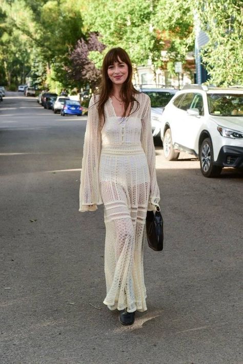 Dakota Johnson Street Style, Telluride Film Festival, Looks Hippie, Dakota Style, Dakota Mayi Johnson, Dakota Johnson Style, Boho Chique, Look Festival, Big Dresses