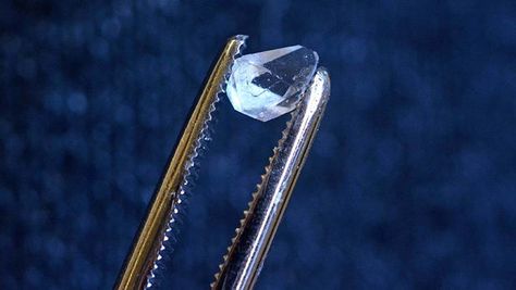 A time crystal sounds like a sci-fi concept, but they’re very real, and as new research reveals, you might have some in your home already. Scientists at Yale University have now spotted the signature of a time crystal in a common crystal that crops up in off-the-shelf crystal-growing kits for kids. Nuclear Magnetic Resonance, Forms Of Matter, Growing Crystals, Magnetic Resonance, Strange Places, Children Toys, Physicists, Quantum Physics, Childrens Toy