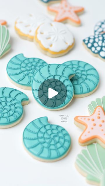 Mermaid Birthday Cookies, Fish Biscuits, Royal Icing Tutorial, Seashell Cookies, Mermaid Cookies, Shell Mermaid, Theme Cookies, Buzzfeed Tasty, Creative Baking