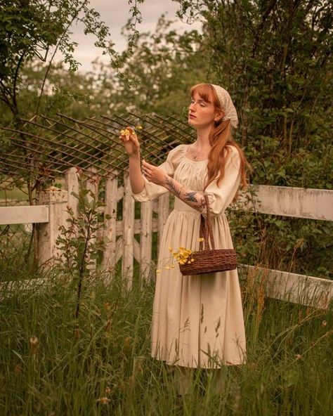 Cottagecore Aesthetic People, Cottage Core Aesthetic Outfit, Cottagecore Girl, Cottage Core Dresses, Long Flower Dress, Cottagecore Dresses, Farm Dress, Cottage Core Dress, Southern Outfits