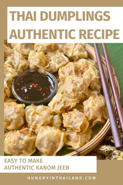 Need a delicious and easy meal idea? Check out this dumplings recipe. You can use chicken or pork, and they come out great steamed, Thai-style. Plus, they're simple to make right at home. Dumplings Chinese, Thai Dumplings Recipe, Dumplings Recipe Chicken, Asian Dumplings Recipe, Soup Dumplings Recipe Easy, Dumpling Dough Recipe, Pork Dumplings Recipe, Rice Dumpling, Chinese Dumplings Recipe