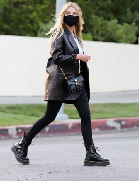 Black Leather Blazer Outfit, Combat Boots Look, Mode Dope, Combat Boot Outfits, Combat Boot Outfit, Dr Martens Outfit, Boots Look, Converse Outfits, Black Leather Blazer