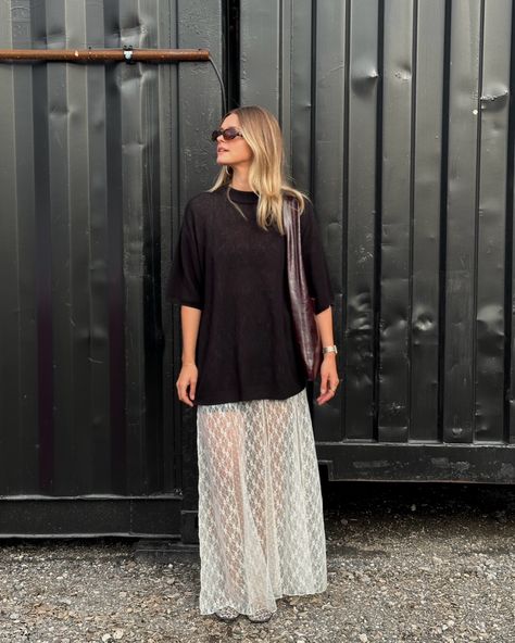 CPHFW DAY 1 • • • #summeroutfit #everydayoutfit #neutralstyle #outfitinspo #grwm #casualstyle #doseofstyle #whoisyourstylist #femfeed #neutralfashion #wiwt #whatshewore #cphfw #copenhagenfashionweek Lace Skirt Oversized Tee, Lace Skirt Outfit Summer, Lace Skirt Outfit, Fall Photo Shoot Outfits, Skirt Outfit Summer, Mommy Style, Copenhagen Fashion Week, Neutral Fashion, Skirt Outfit