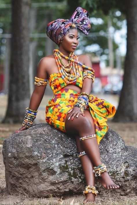 Traditional African clothing represents one of—if not the biggest—symbols of the continent’s rich cultural heritage and diversity. #Africa #AfricanTradition #AfricanClothing #AfricanCulture #AfricanFashion #AfricanTribes #TraditionalClothing Ghanian Culture, Akan Tribe, African Photoshoot, Ghana Independence, Ghana Culture, Tribes Man, All Things Bright And Beautiful, African Fashion Week, African Theme