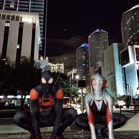 Spider Man And Gwen Couple Costume, Couples Spiderman Halloween Costume, Spider Man Couple Aesthetic, Spiderman And Spider Gwen Halloween Costume, Spider Man Halloween Costume Couple, Couples Costumes Spiderman, Couples Halloween Costume Spiderman, Spiderman And Spider Gwen Costume, Spider Man Costume Aesthetic