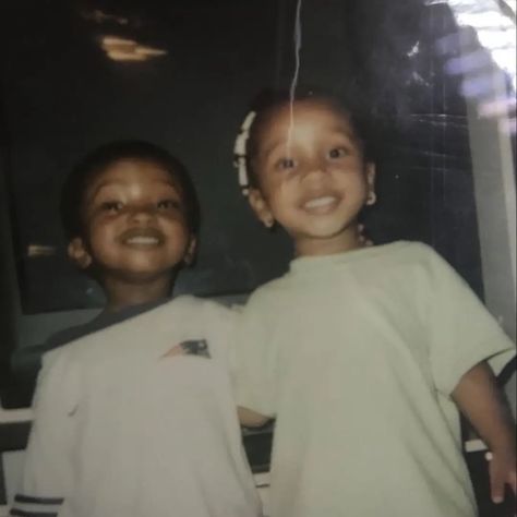 Black Sibling Aesthetic, Old Sibling Pictures, Childhood Photos Aesthetic Black, Predebut Pics Shifting Black, Black Childhood Photos, Twin Cartoon Characters, Siblings Aesthetic Black, Mixed Siblings Aesthetic, Old Black Family Photos