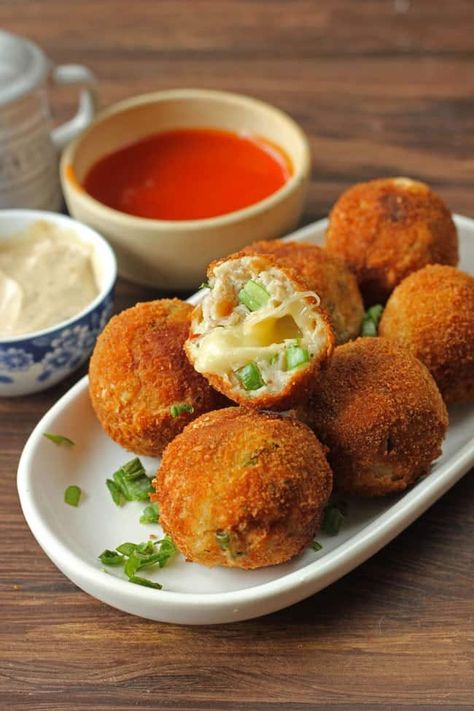 Best Chicken Cheese Balls Chicken Balls Recipe, Chicken Cheese Balls, Mac N Cheese Balls, Chicken Balls, Cheese Stuffed Chicken, Cheese Chicken, Cheese Ball Recipes, Cheese Balls, Best Cheese