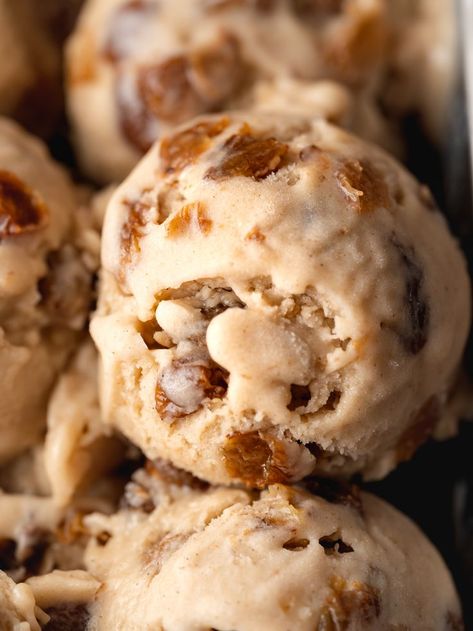 Boozy Rum Raisin Ice Cream Recipe. This decadent treat combines the best of both worlds – the rich creaminess of homemade ice cream and a generous splash of boozy goodness. Plump raisins, soaked in a rum infusion, add a burst of flavor and texture to every bite. The result is a dessert that will leave you swooning with its irresistible combination of sweet, spirited indulgence. Cinnamon Custard, Rum Raisin Ice Cream, Artisan Ice Cream, Vegan Ice Cream Recipe, Rum Cream, Quick Easy Vegan, Easy Vegan Dessert, Ice Cream Mixture, Rum Raisin