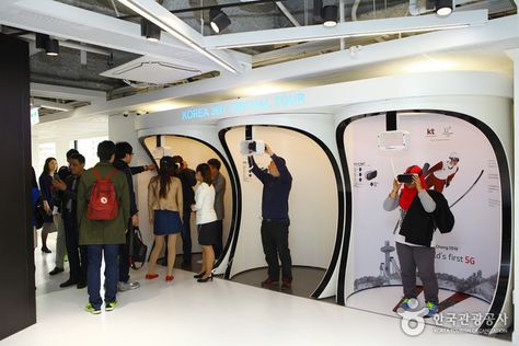 Vr Room, Futuristic Office, About Korea, Digital Retail, Korea Tourism, Creative Jewelry Photography, Public Space Design, Modern Kitchen Cabinet Design, Interactive Installation