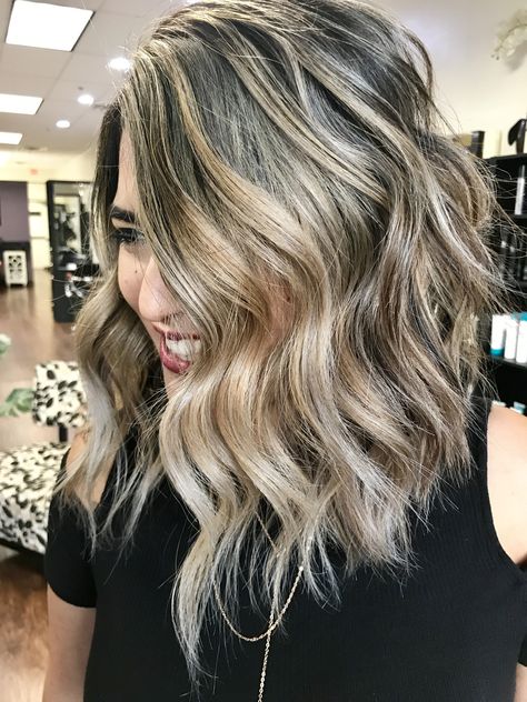 Modern lob haircut Long Wavy Lob Haircut, Wavy Layered Lob Haircut, Messy Lob Haircut, Wavy Textured Lob Haircut, Curly Lob Haircut Naturally, Extreme Lob Haircut, Long Lob Haircut With Layers, Lob Haircut Fall 2024, Haircut Thick Wavy Hair