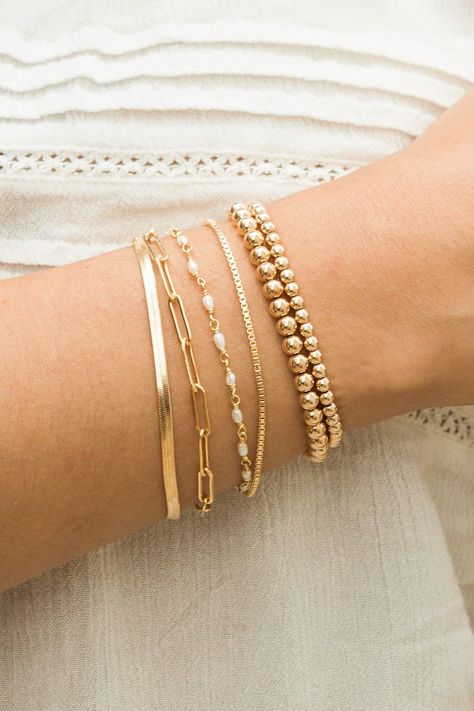 Gold Chain Bracelets, Minimal Gold Jewelry, Texture Contrast, Strand Of Pearls, Gold Bracelets Stacked, Gold Bracelet Simple, Paperclip Bracelet, Dainty Gold Jewelry, Prom Jewelry