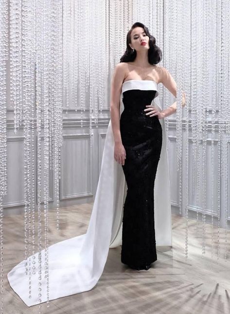 Black And White Gown, Runway Gowns, Pretty Quinceanera Dresses, Elegant Outfit Classy, Model Ideas, White Gown, Creation Couture, Prom Outfits, 2022 Fashion