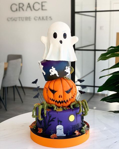 Halloween Fondant Cake, Jack O Lantern Cake, Halloween Cake Design, Spooky Halloween Cakes, Horror Cake, Sweet Treats Party, Chocolate Showpiece, Spooky Cake, Halloween Party Treats