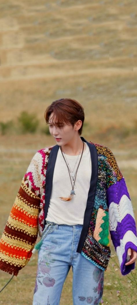 Seventeen Follow Tour Outfit, Kpop Knitted Outfit, Kpop Crochet Outfits, Seventeen Crochet, Seungkwan Lockscreen, Kpop Crochet, Seventeenth Heaven, Elementary Drawing, Seventeen Seungkwan