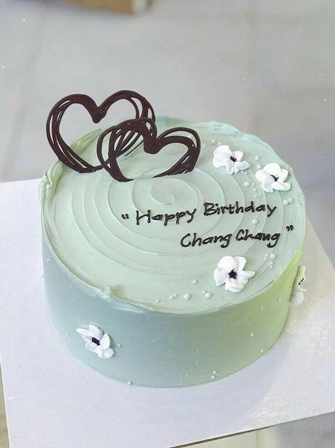 Cute Birthday Cake For Best Friend, Anniversary Cake Decorating Ideas, Cake Design 2023, Simple Cake Designs Birthday, Simple Anniversary Cake, Simple Anniversary Cakes, Simple Birthday Cake Designs, Sweet Birthday Cake, Anniversary Cake Designs