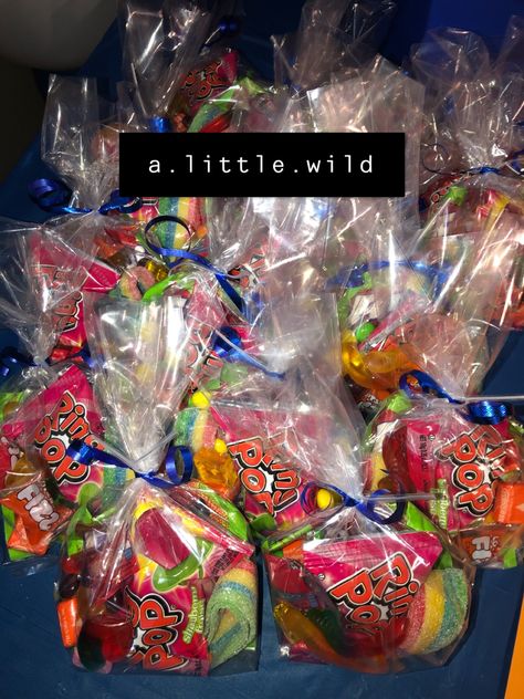 Homecoming Candy Ideas, Homecoming Campaign Ideas Candy Bags, Party Packs For Kids Goody Bags, Candy Bags Ideas Birthday, Birthday Goodie Bags Ideas For Teens, Goodie Bag Ideas For Teens, Graduation Goodie Bags, Barbie Campaign, Candy Bags Ideas