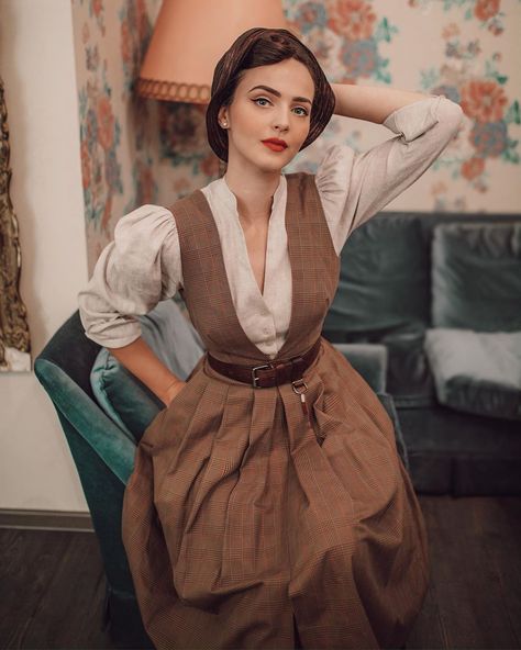 Lena Hoschek (@lenahoschek) • Instagram photos and videos Gaun Abad Pertengahan, Sweatshirt Romper, Dr Quinn, Men At Work, Instagram Men, Lena Hoschek, Old Fashion Dresses, Look Retro, Sweater Outfit