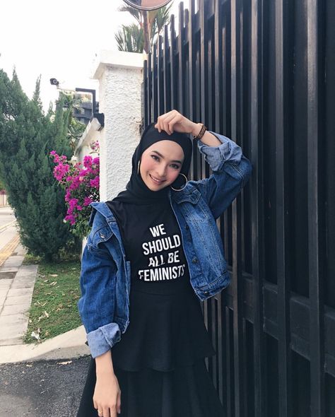 Outfit Jaket Jeans, Hijab Images, Jeans Hijab, Trendy Photography, Modern Hijab Fashion, Photography Street, Casual Hijab Outfit, Hijab Chic, Hijabi Outfits