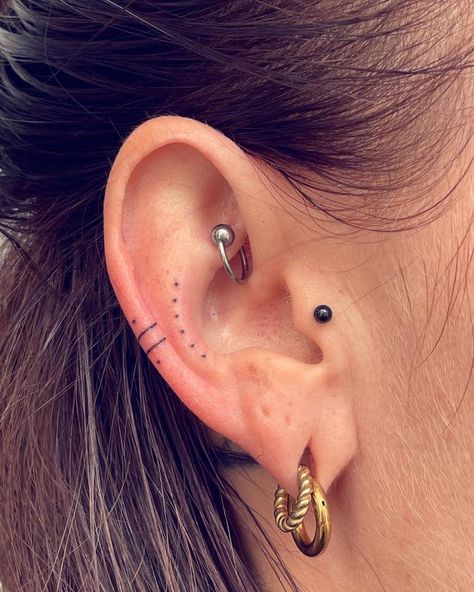 Hand poked dots and lines tattoo located on the ear. Dots On Ear Tattoo, Dainty Ear Tattoos For Women, Ear Dot Tattoo, Outer Ear Tattoo, Ear Tattoo Dots, Ear Tattoo Inner Simple, Line Ear Tattoo, Ear Tattoos Women, Ear Lobe Tattoo