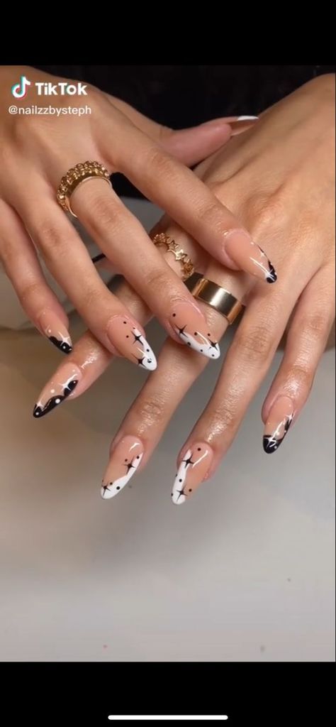 White Black Almond Nails, Nail Ideas Concert, Edm Concert Nails, Rave Nails Acrylic Festival, Black Festival Nails, Black White Almond Nails, Festival Nails Black, Almond Nails Black And White, Black And White Nails Almond