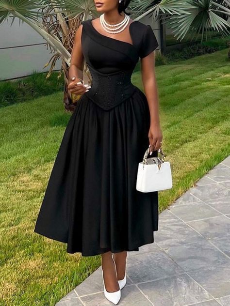 Short Sleeve Party Dress, Elegant Dresses For Black Women, Plus Size Classy Outfits Dressy, New Design Party Wear Dress, Pleated Material Dress, Plain And Pattern Gown Styles, Short Black Dress Outfit Party, Elegant Outfit Black Women, Plain Material Gown Styles