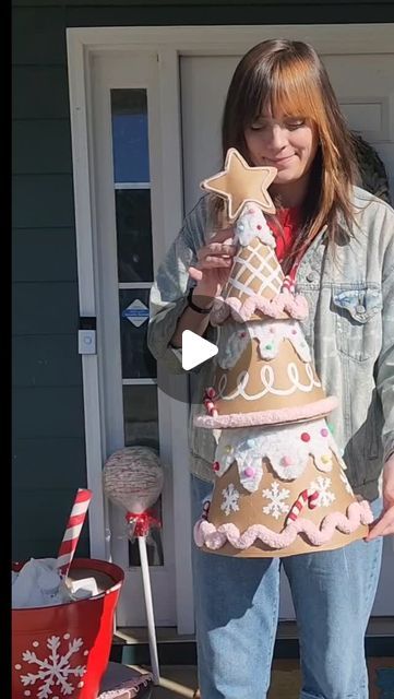 Grace Baldwin on Instagram: "DIY Gingerbread Christmas Tree

#diy #diychristmas #diychristmasdecor #diydecor #christmasdecor #christmascraft #crafty #gingerbread #tutorial" Diy Gingerbread Centerpiece, Ice Cream Diy Decor, Styrofoam Christmas Crafts, Fake Gingerbread House Diy, Ginger Bread Christmas Trees, Gingerbread Centerpiece Ideas, Gingerbread Diy Ornaments, Diy Gingerbread Decorations, Ginger Bread Crafts