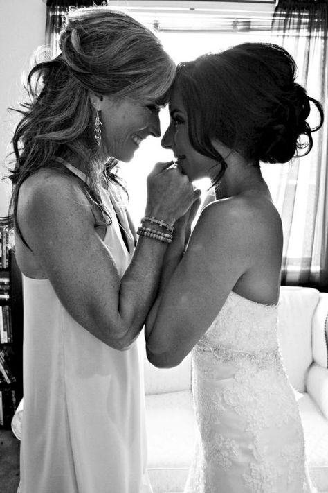 Mother and Bride Pictures – The Mantilla Company Wedding Photography Getting Ready, Bridesmaids Hair, Bride Pictures, Getting Ready Wedding, Wedding Picture Poses, Pictures Poses, Foto Tips, Bride Getting Ready, Bride Photo