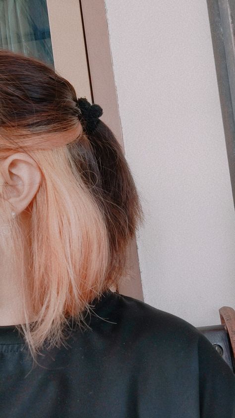 rose gold peek a boo hair color Short Peek A Boo Hair, Peek A Boo Hair Color Ideas, Peek A Boo Hair Color, Peak A Boo Hair, Peek A Boo Hair, Rose Gold Hair Blonde, Rose Gold Hair, Hair Blonde, Gold Hair