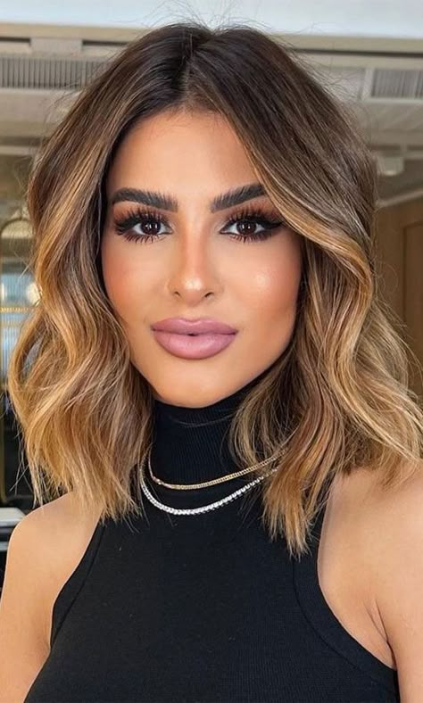 Balayage Brunette Short, Balayage Lob, Short Hair Highlights, Brunette Hair With Highlights, Honey Blonde Hair, Brown Hair Balayage, Honey Hair, Short Hair Balayage, Summer Hair Color